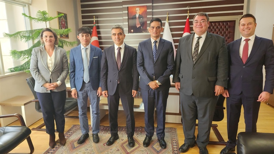 Dünya Gümrük Örgütünün (DGÖ) kapasite geliştirme programı kapsamında Gümrük İşlemlerinde Yapay Zekâ Teknolojilerinin Kullanımı ve Yapay Zekâyla Tarife Tespiti konusunda DGÖ akredite uzmanları ile birlikte 20-24 Ekim 2025 tarihlerinde kapsamlı bir çalıştay gerçekleştirilmiştir