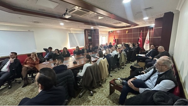 6 Ocak 2026 tarihinde Genel Müdürlüğümüzde, Fikri ve Sınai Mülkiyet Haklarının (FSMH) gümrüklerde etkin şekilde korunmasına yönelik yapılan çalışmalar kapsamında hak sahibi temsilcileri ile yıl sonu değerlendirme toplantısı gerçekleştirilmiştir.